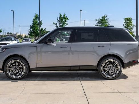 New 2026 Land Rover Range Rover Long Wheelbase SE AWD/4WD image 11