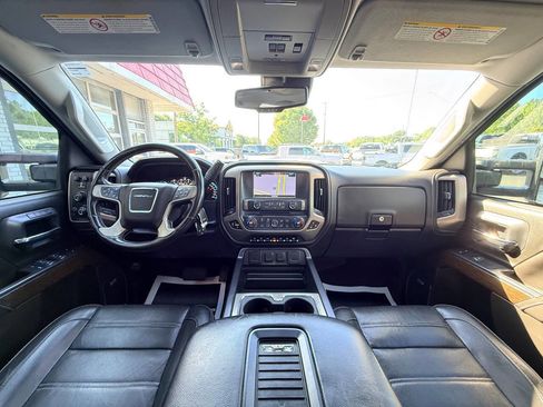 Used 2019 GMC Sierra 2500 Denali w/ Duramax Plus Package AWD/4WD image 35