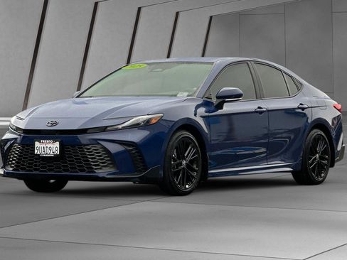 Used 2025 Toyota Camry LE image 8