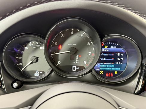 Certified 2026 Porsche Macan AWD/4WD image 24