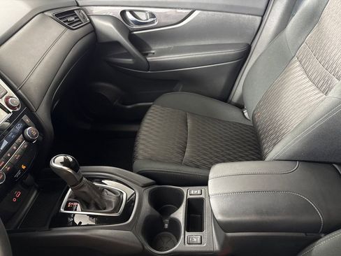 Used 2020 Nissan Rogue SV FWD image 19