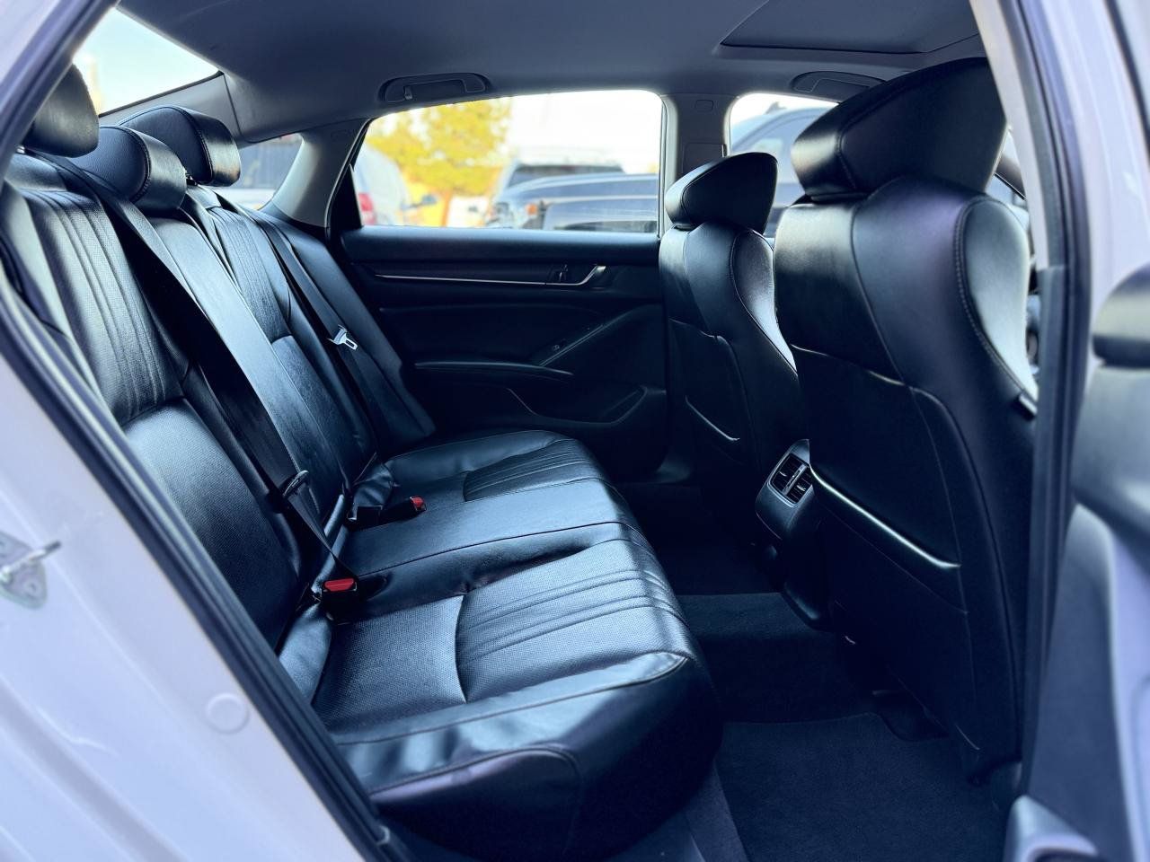 Used 2018 Honda Accord Touring image 18