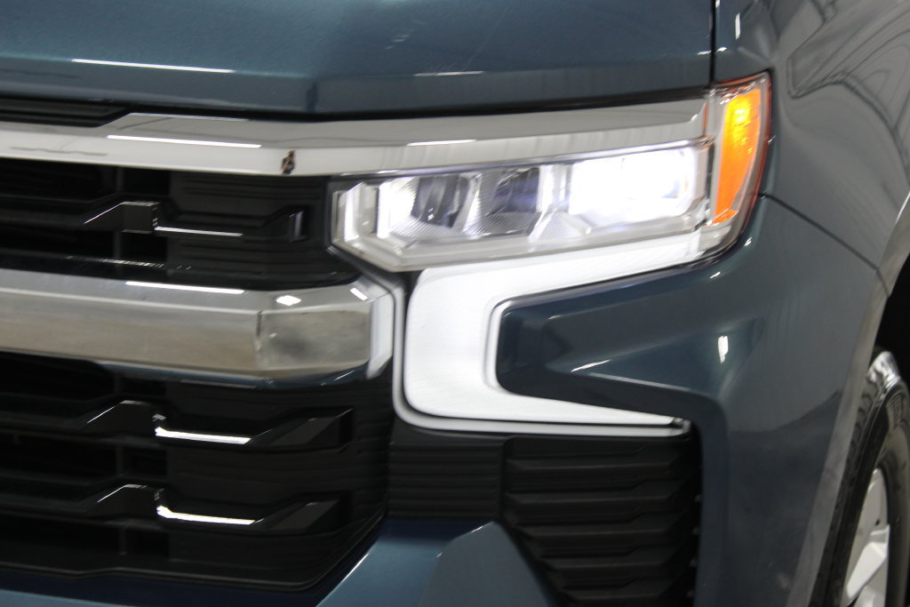 Used 2024 Chevrolet Silverado 1500 LT AWD/4WD image 13