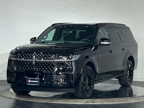 New 2026 Lincoln Navigator Reserve AWD/4WD image 4