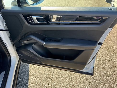 Used 2019 Porsche Cayenne image 14