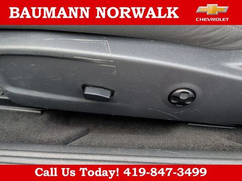 Used 2013 Dodge Challenger SXT RWD image 21