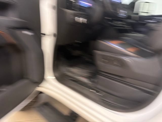 Used 2024 GMC Sierra 3500 AT4 w/ AT4 Premium Plus Package AWD/4WD image 10