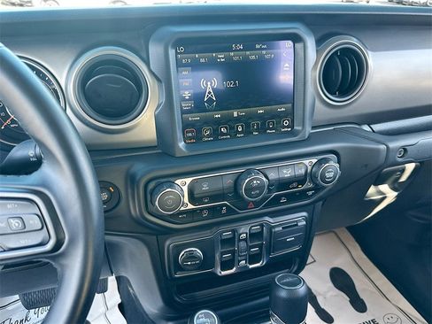 Used 2021 Jeep Gladiator Willys image 15