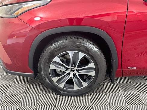 Used 2025 Toyota Highlander XLE AWD/4WD image 11