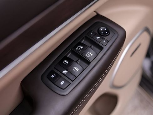 Used 2021 Jeep Grand Cherokee Summit image 23