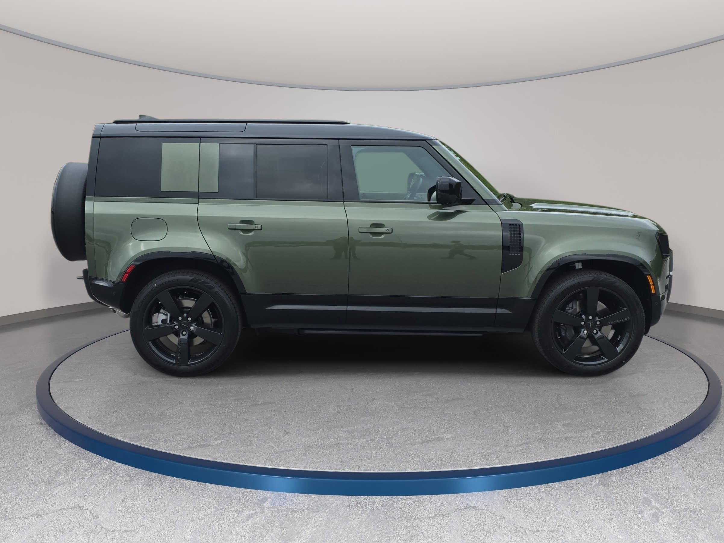 New 2026 Land Rover Defender 110 X-Dynamic SE AWD/4WD image 2