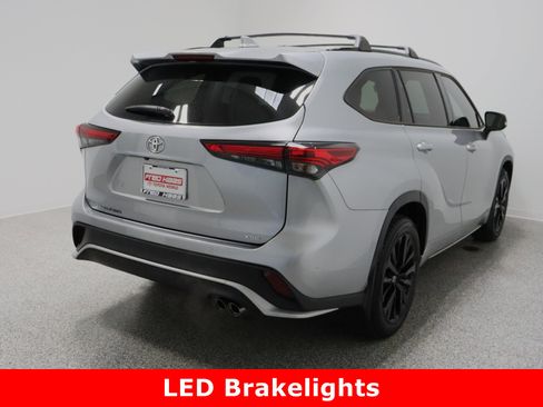 Used 2023 Toyota Highlander XSE image 7