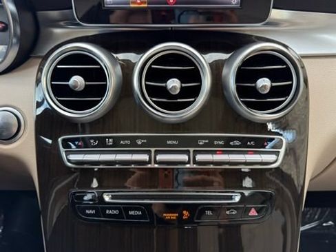 Used 2019 Mercedes-Benz GLC 300 4MATIC image 31