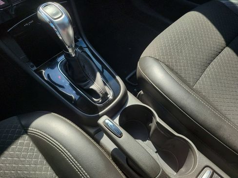 Used 2022 Buick Encore Preferred w/ Safety Package FWD image 15