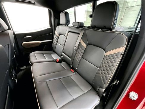 Used 2025 GMC Canyon Denali AWD/4WD image 27