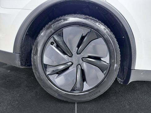 Used 2026 Tesla Model Y Long Range image 37