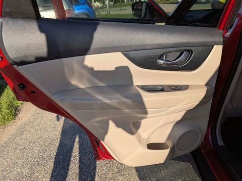 Used 2016 Nissan Rogue SL AWD/4WD image 26