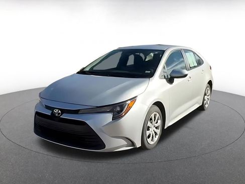 Used 2025 Toyota Corolla LE image 7