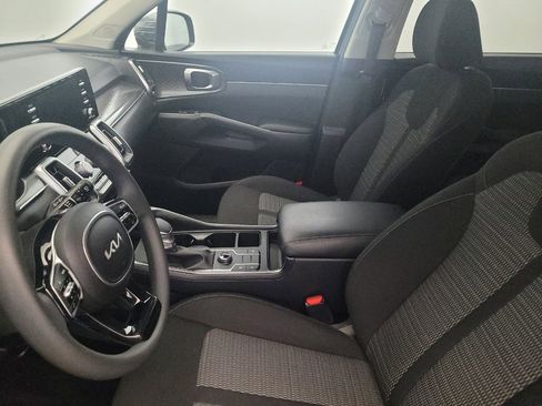 Used 2023 Kia Sorento LX image 17