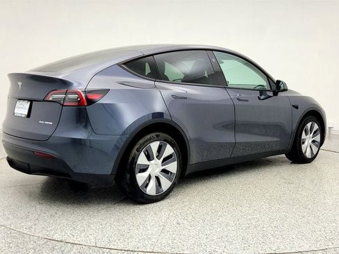 Used 2023 Tesla Model Y AWD image 5