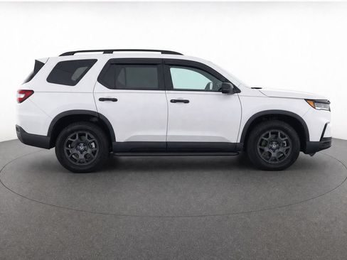 Used 2025 Honda Pilot TrailSport image 6
