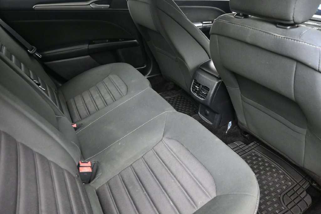 Used 2017 Ford Fusion SE w/ Fusion SE Technology Package FWD image 10