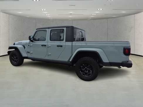 Used 2023 Jeep Gladiator Sport AWD/4WD image 7