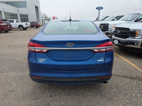 Used 2018 Ford Fusion SE w/ Fusion SE Technology Package image 4