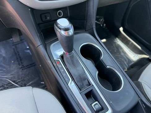 Used 2018 Chevrolet Equinox LT FWD image 20
