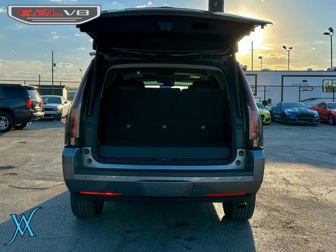 Used 2020 Cadillac Escalade Luxury AWD/4WD image 39