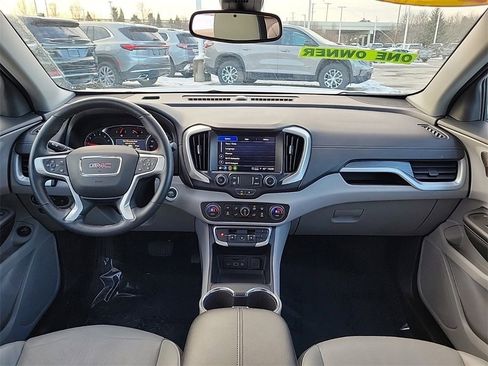 Used 2024 GMC Terrain SLT image 8