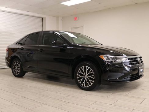 Used 2019 Volkswagen Jetta SE w/ Cold Weather Package FWD image 5