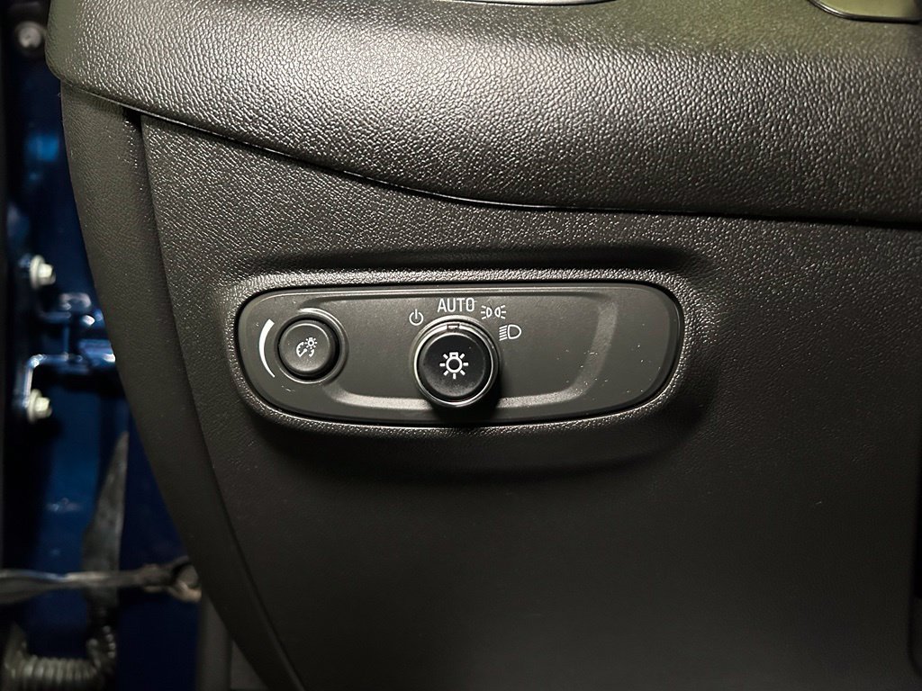 Used 2022 Chevrolet Equinox LT w/ LPO, Floor Liner Package FWD image 18