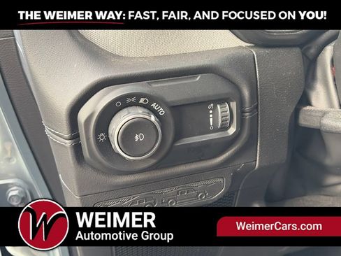 Used 2024 Jeep Wrangler Unlimited Sahara w/ Technology Group AWD/4WD image 27