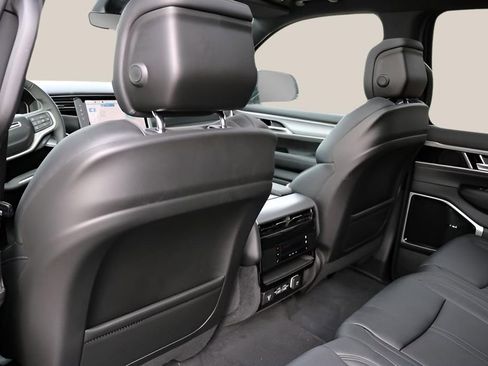 New 2026 Jeep Grand Wagoneer Limited AWD/4WD image 16