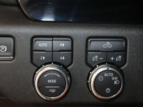Used 2025 GMC Sierra 1500 SLE AWD/4WD image 49