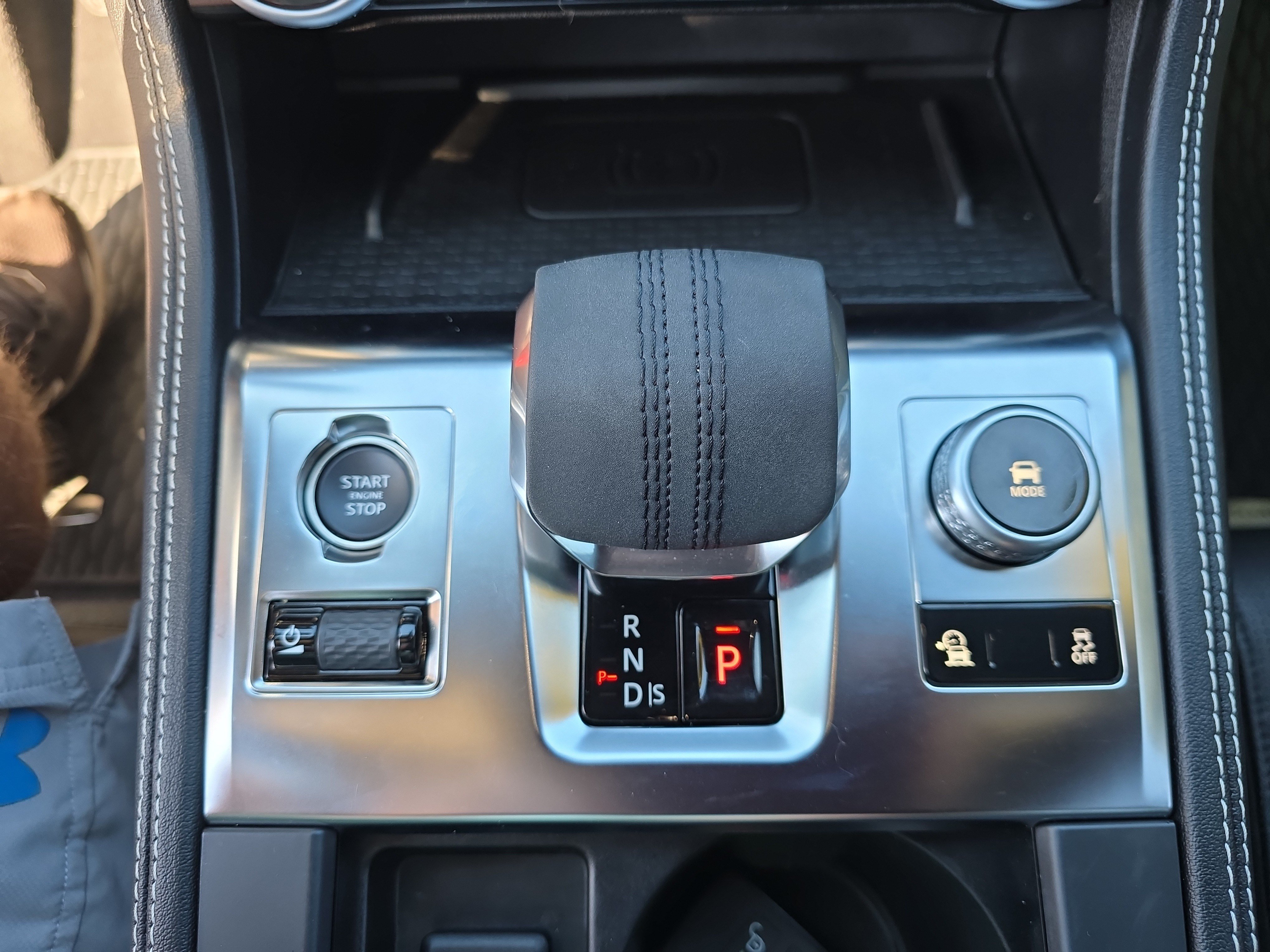 Used 2025 Jaguar F-PACE R-Dynamic S AWD/4WD image 32