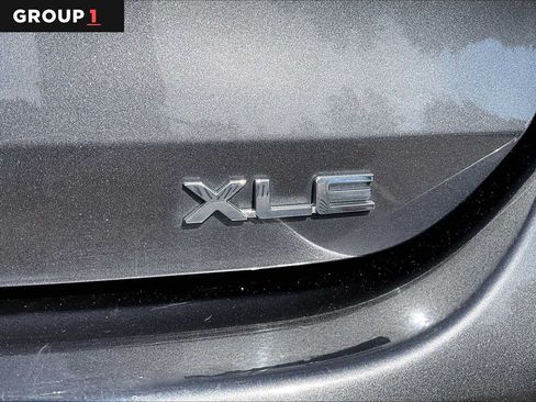 Used 2020 Toyota Highlander XLE AWD/4WD image 10