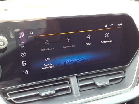 Used 2025 Chevrolet Trax LT FWD image 19