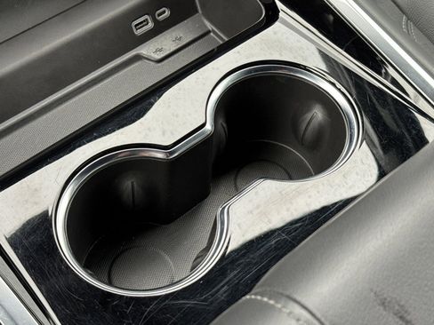 Used 2025 Chevrolet Suburban Z71 image 50