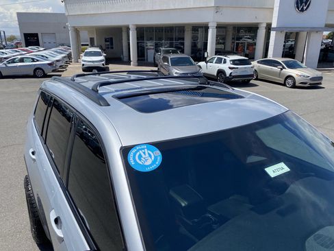 Used 2024 Jeep Grand Cherokee L Altitude AWD/4WD image 10