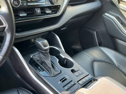 Used 2022 Toyota Highlander XLE image 20