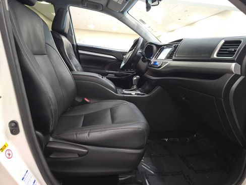Used 2015 Toyota Highlander XLE AWD/4WD image 28