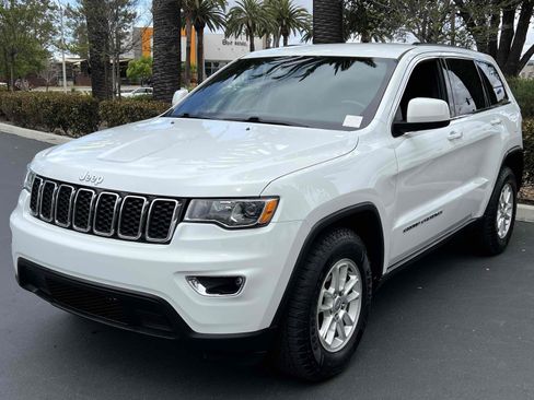 Used 2020 Jeep Grand Cherokee Laredo AWD/4WD image 8