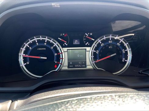 Used 2018 Toyota 4Runner SR5 AWD/4WD image 10