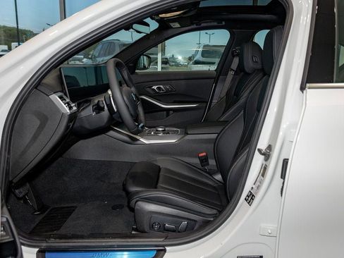 Used 2025 BMW 330i xDrive Sedan w/ Convenience Package image 18