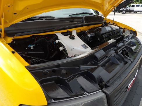 Used 2021 GMC Savana 3500 Extended w/ Power Convenience Package image 31