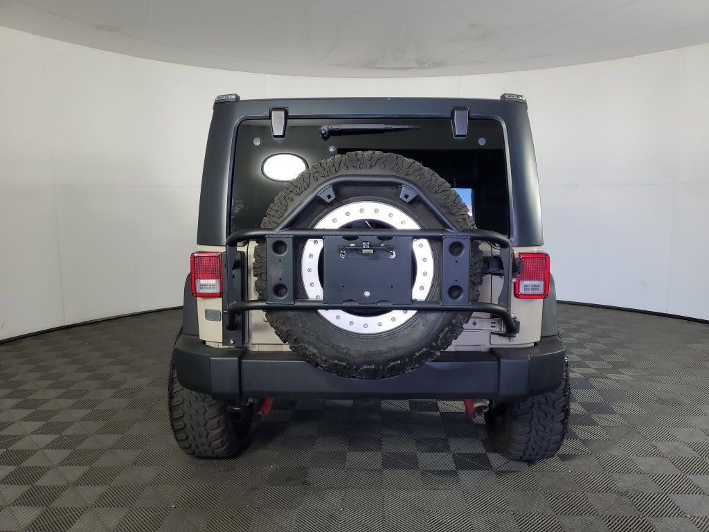 Used 2018 Jeep Wrangler Unlimited Rubicon w/ Connectivity Group AWD/4WD image 5