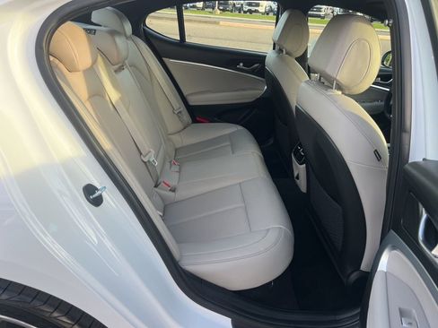 Used 2023 Genesis G70 2.0T RWD image 40