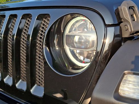 Used 2022 Jeep Wrangler Unlimited Sport AWD/4WD image 9